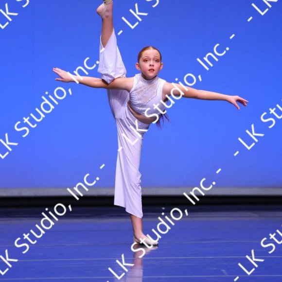 Girl's white dance costume, size MC (medium child) - Picture 9 of 14